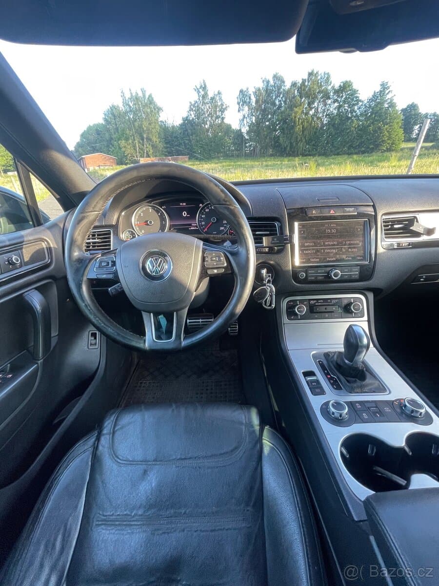 2010 Volkswagen TOUAREG - 10