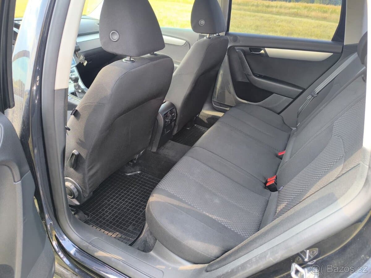 2011 Volkswagen PASSAT - 10