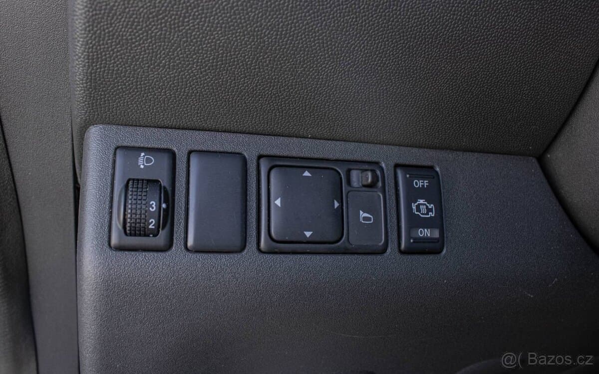 2007 Nissan NAVARA - 10