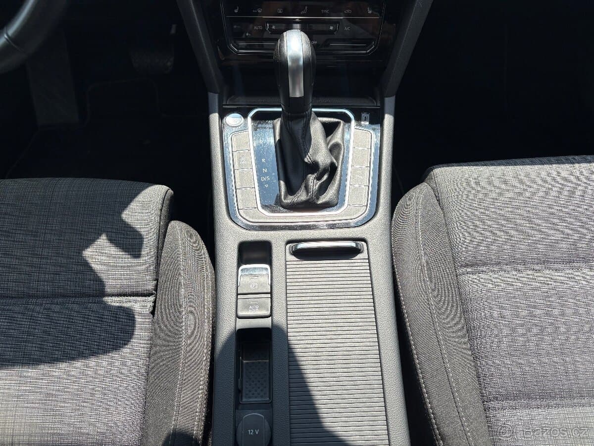 2021 Volkswagen PASSAT - 10