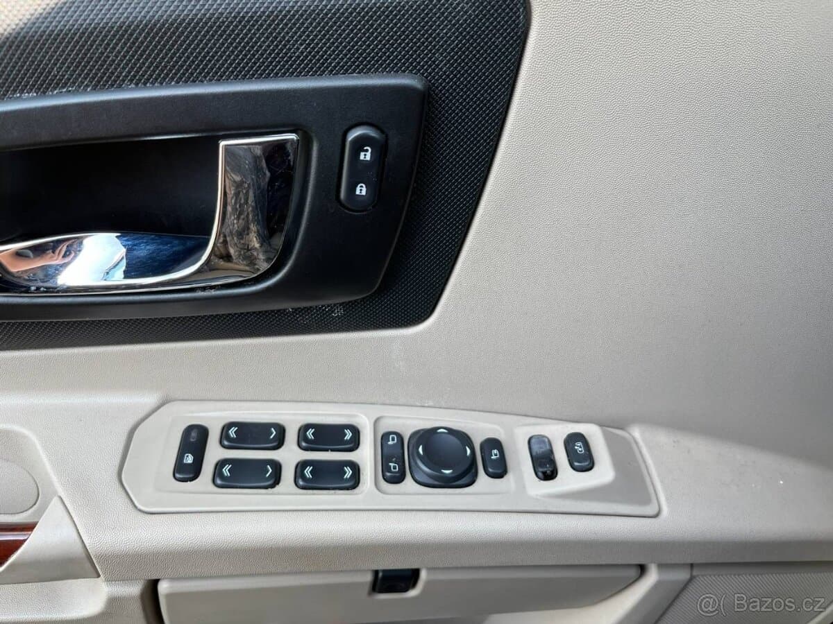 2007 Cadillac SRX - 10