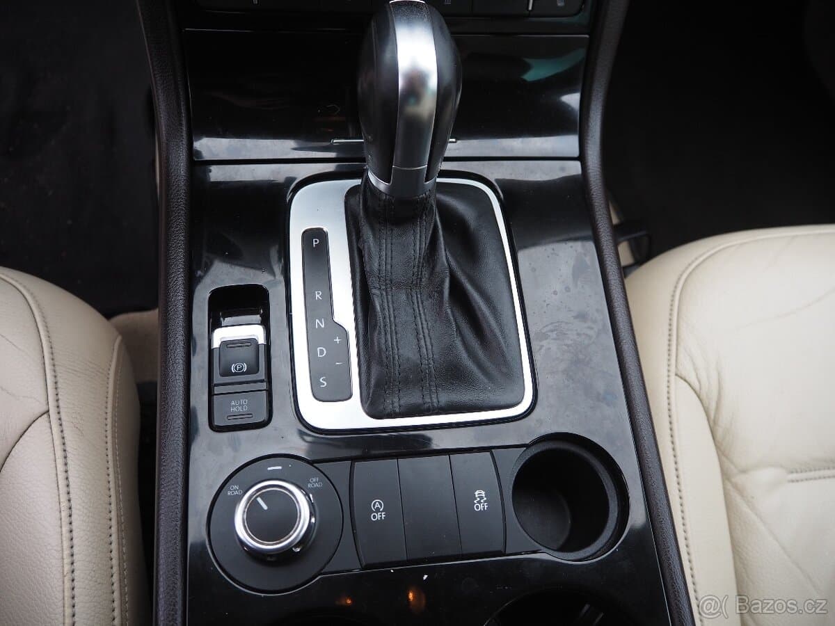 2010 Volkswagen TOUAREG - 10