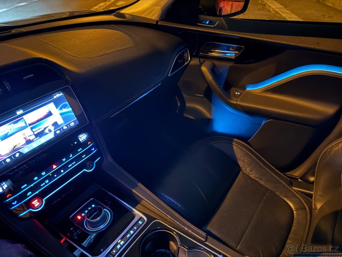 2016 Jaguar F-PACE - 10