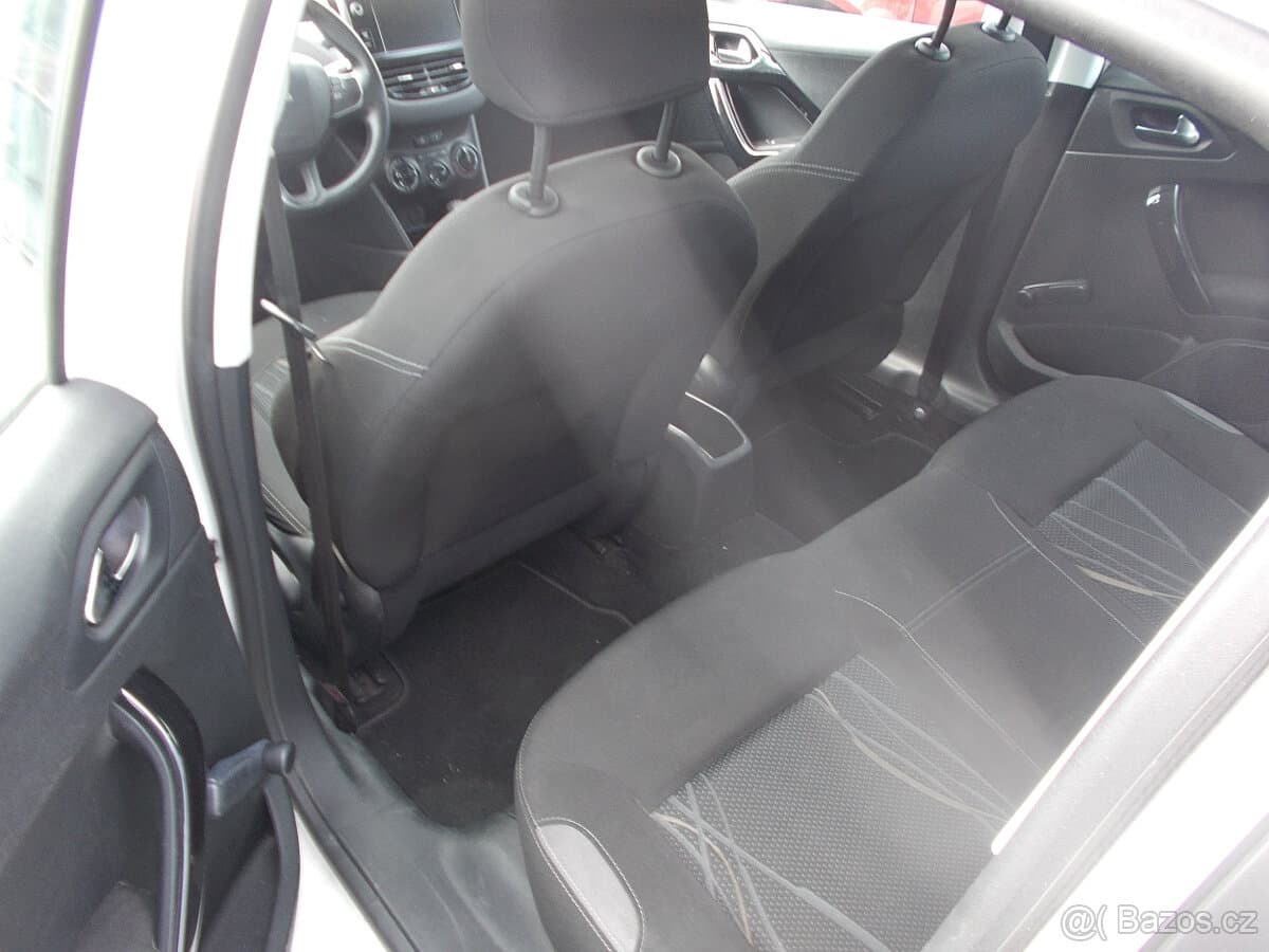 2014 Peugeot 208 - 10