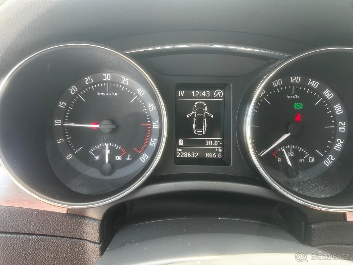 2015 Škoda SUPERB - 10