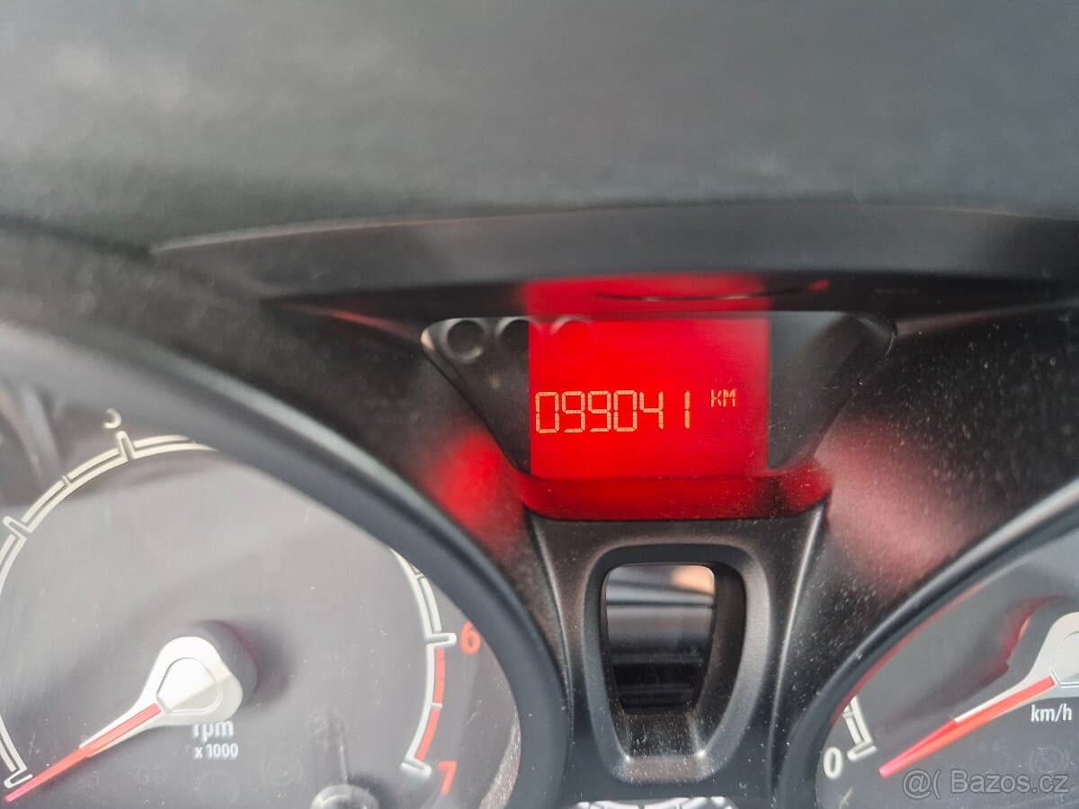 2011 Ford FIESTA - 10