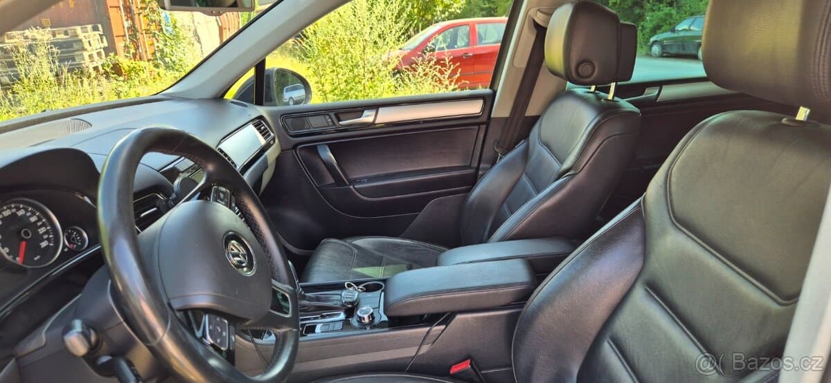 2011 Volkswagen TOUAREG - 10