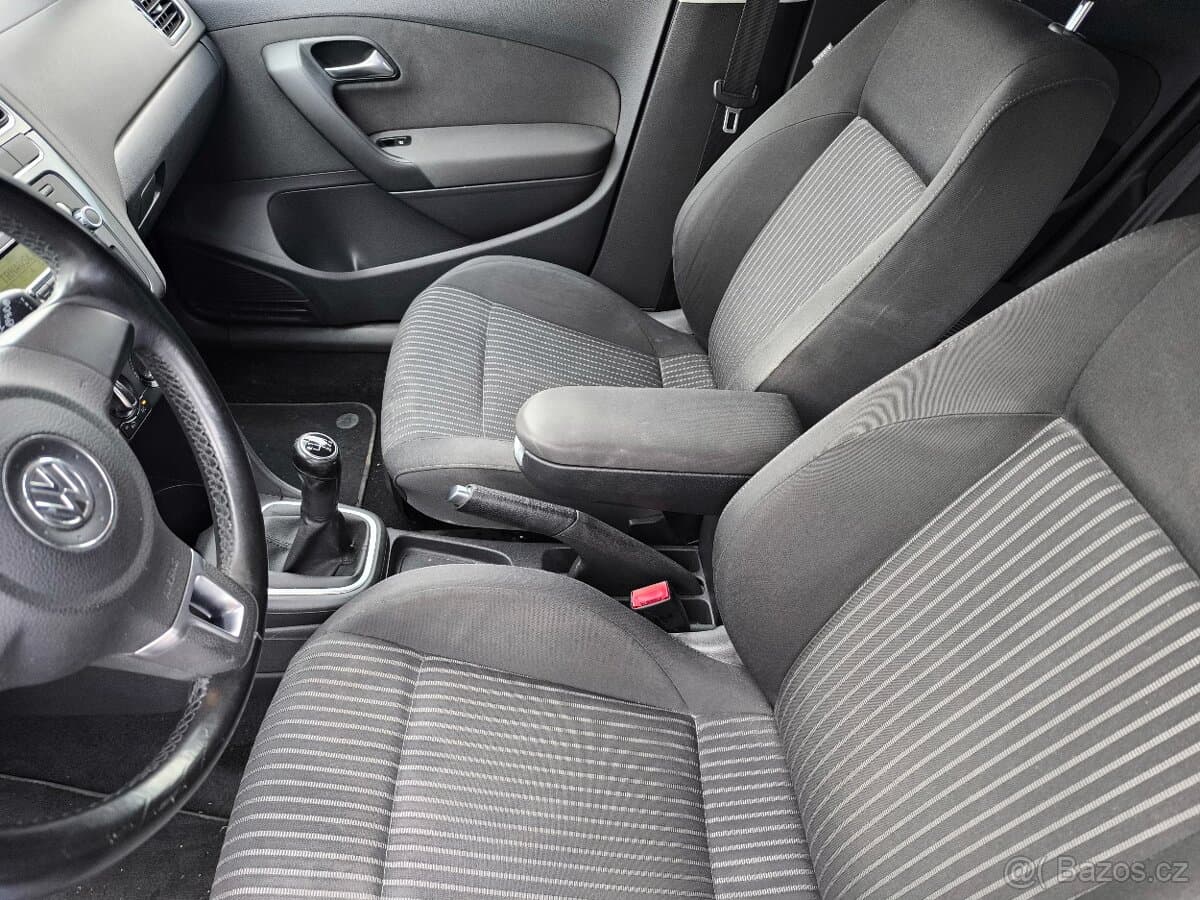 2011 Volkswagen POLO - 10