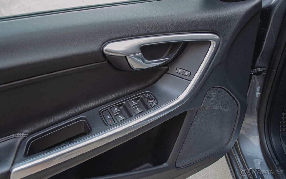 2016 Volvo V60 - 10