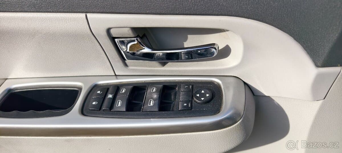 2008 Jeep CHEROKEE - 10