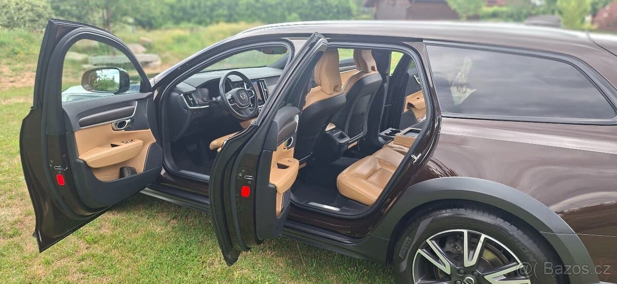 2020 Volvo V90 - 10