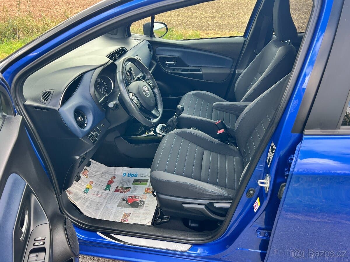 2017 Toyota YARIS - 10