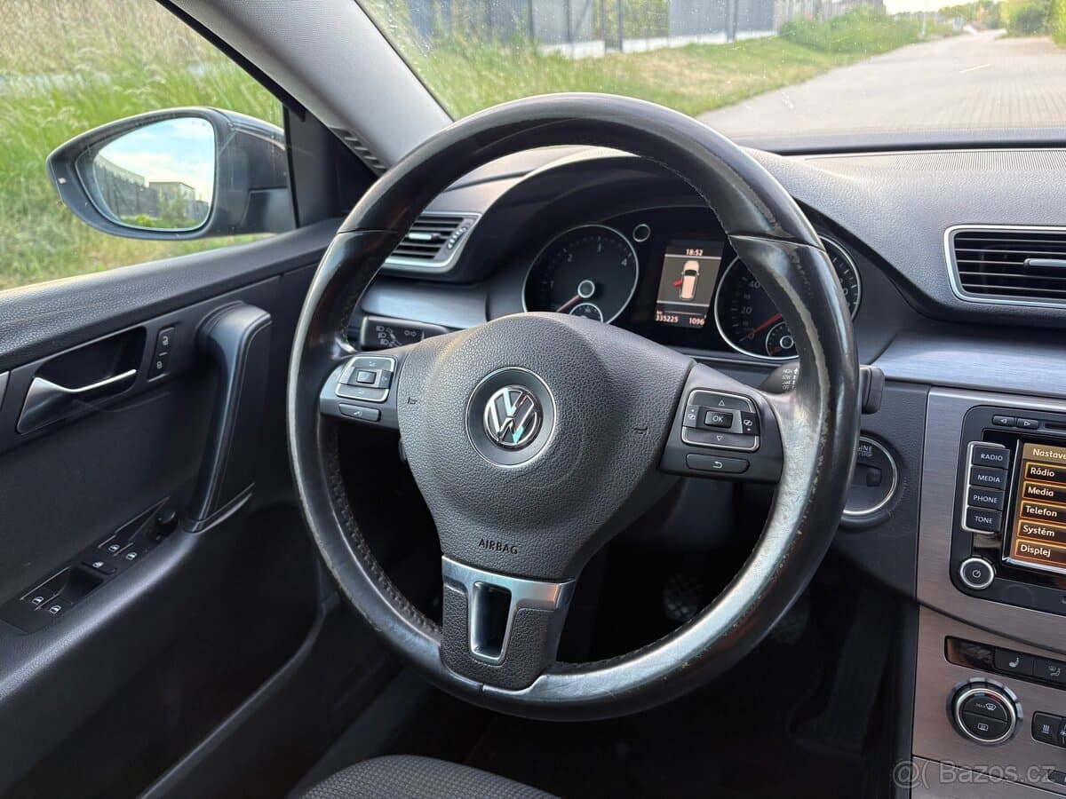 2013 Volkswagen PASSAT - 10