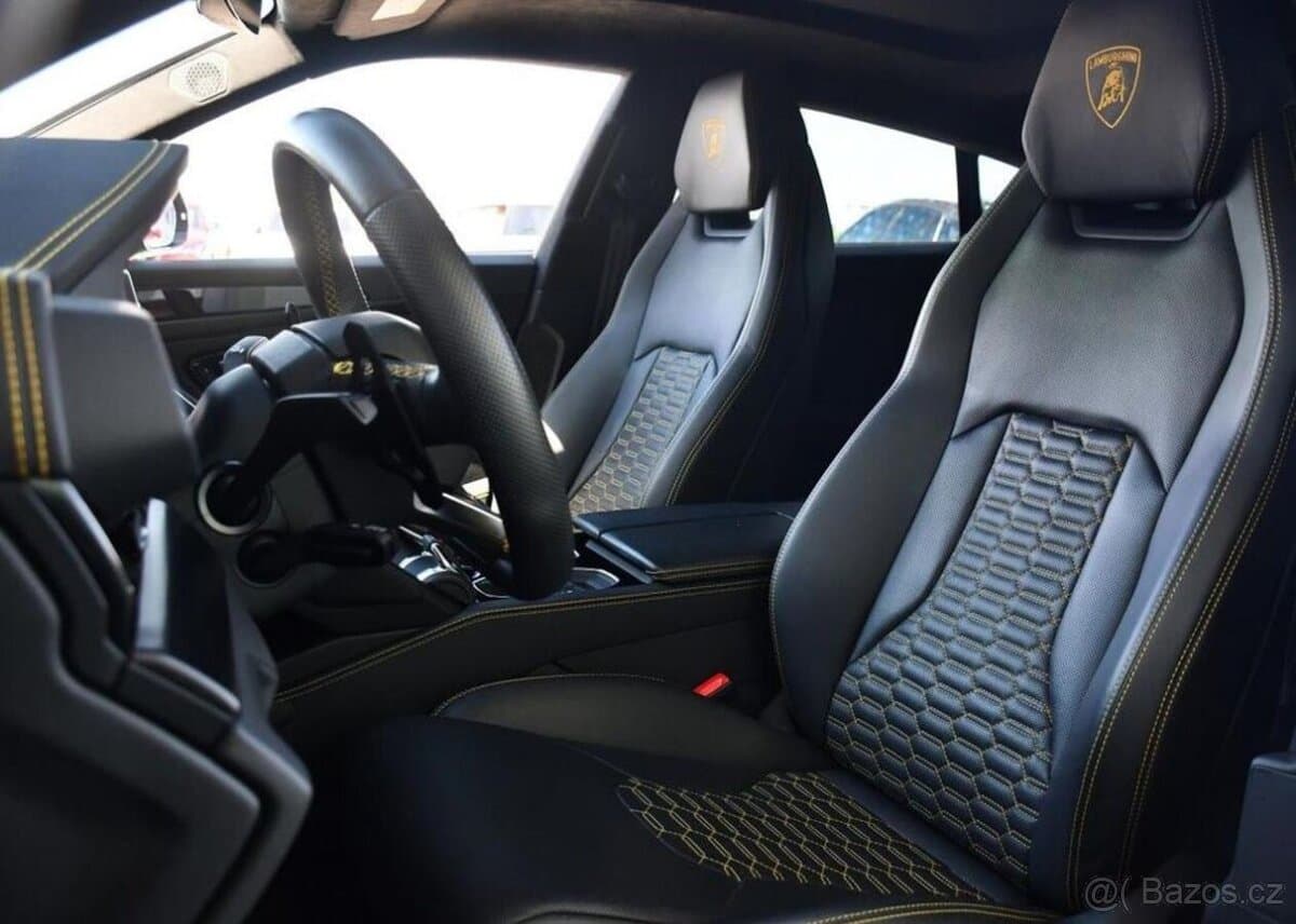 2022 Lamborghini URUS - 10