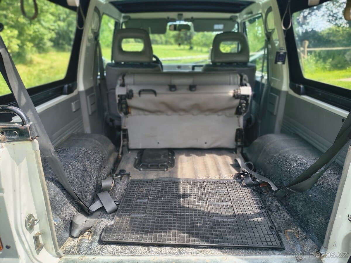 1988 Mitsubishi PAJERO - 10