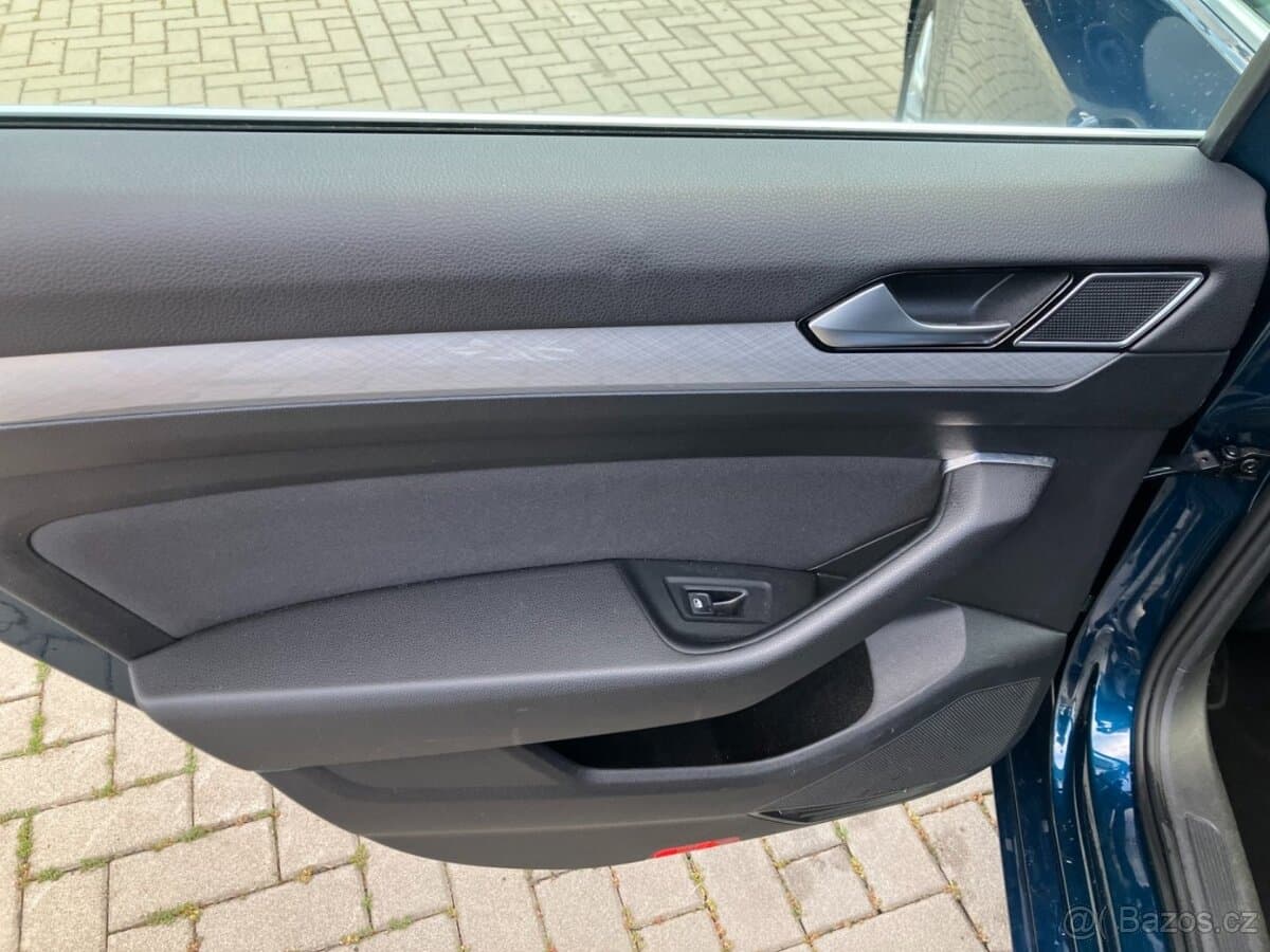 2023 Volkswagen PASSAT - 10