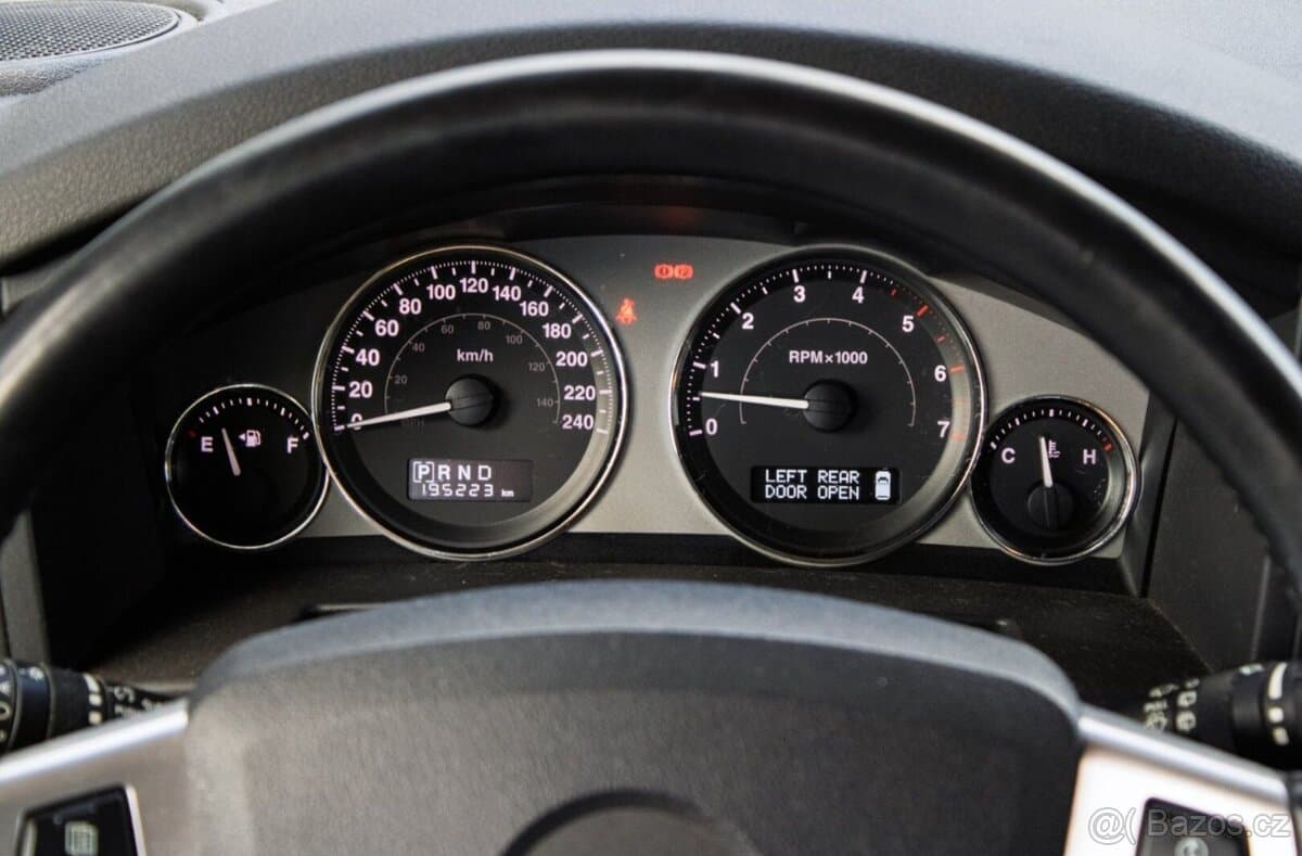 2009 Jeep COMMANDER - 10