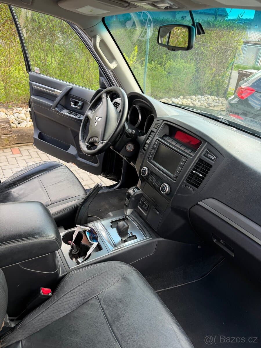2009 Mitsubishi PAJERO - 10