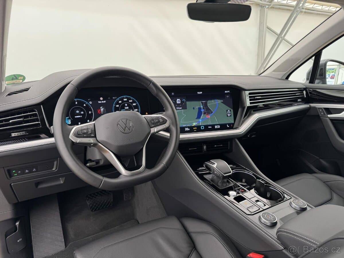 2025 Volkswagen TOUAREG - 10