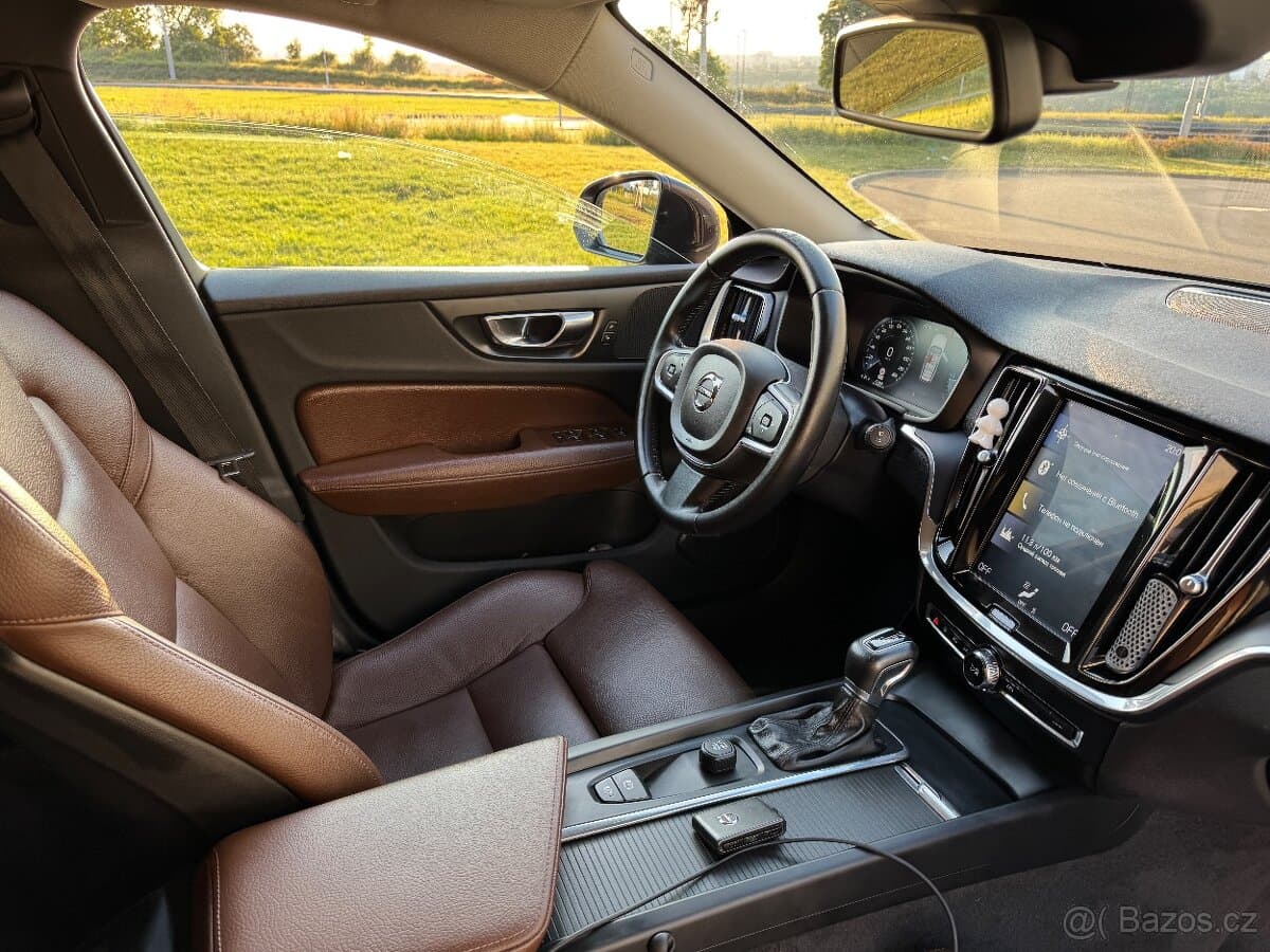 2019 Volvo V60 - 10