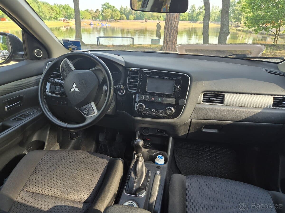 2014 Mitsubishi OUTLANDER - 10