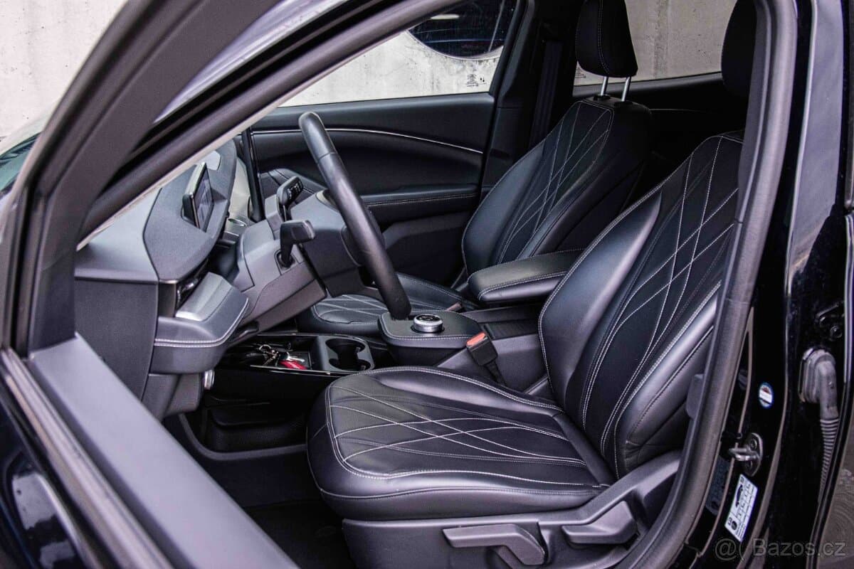 2021 Ford MUSTANG - 10