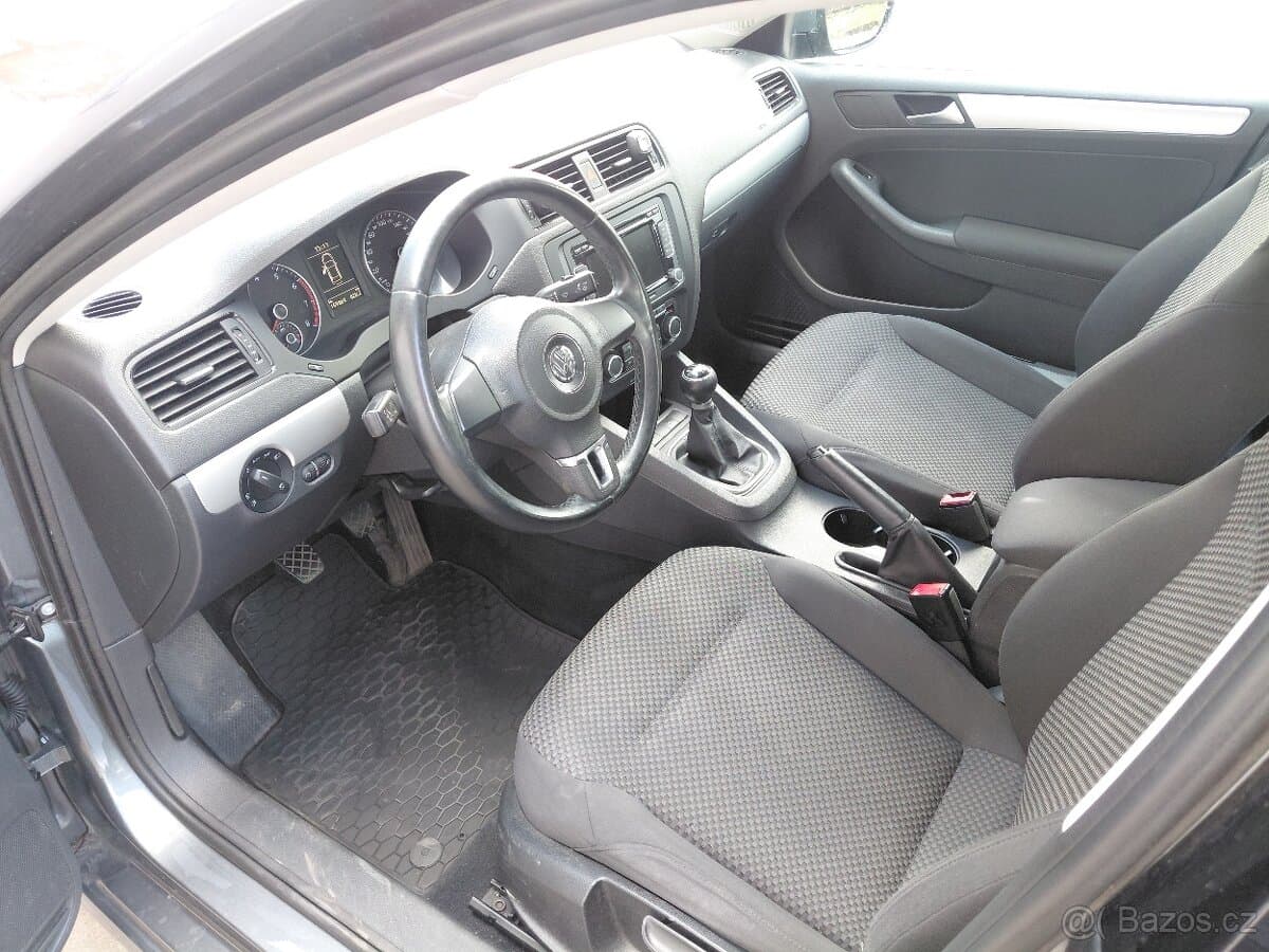 2012 Volkswagen JETTA - 10
