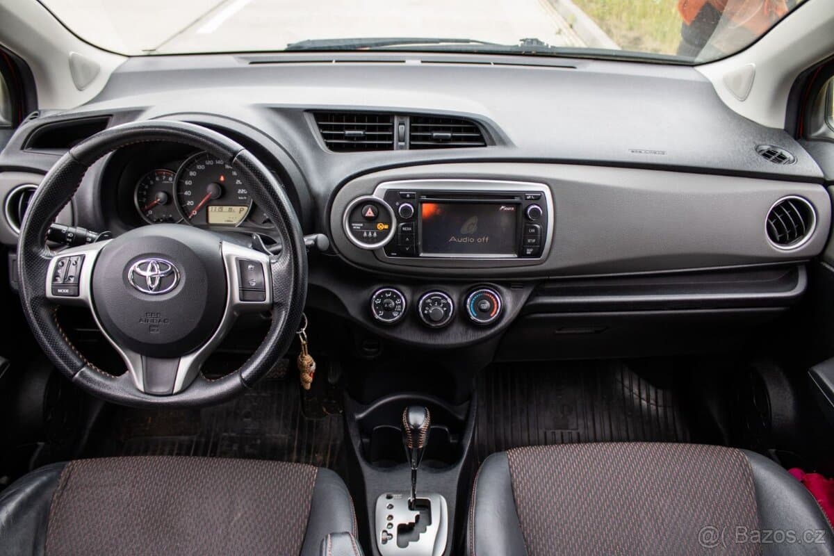 2011 Toyota YARIS - 10