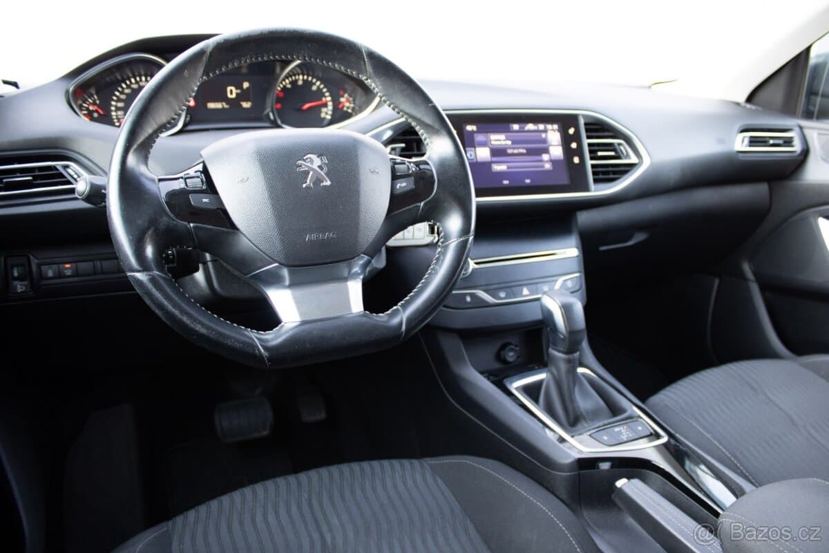 2017 Peugeot 308 - 10
