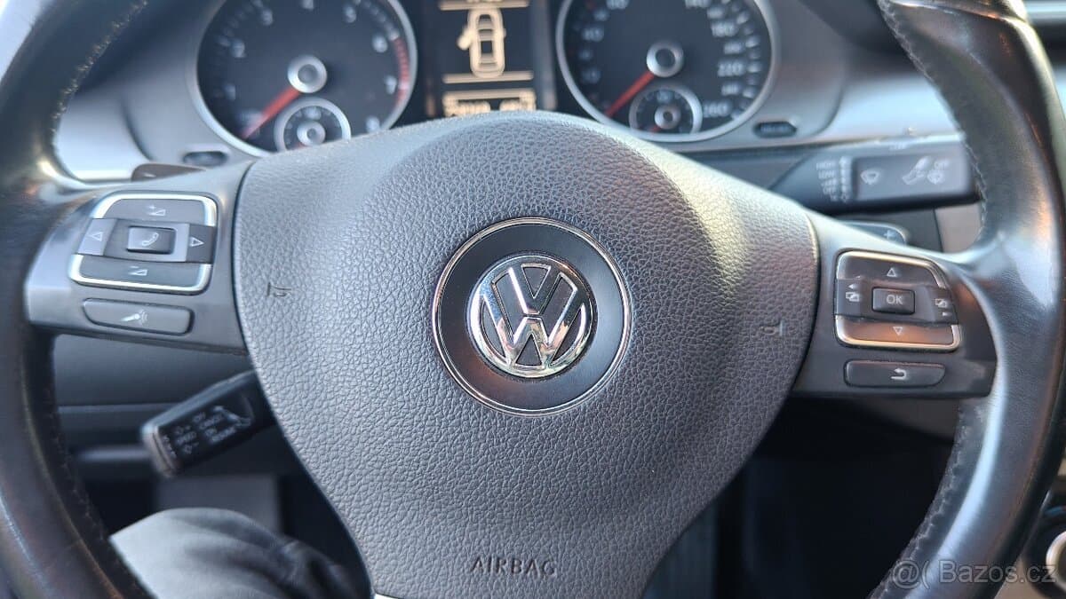 2011 Volkswagen PASSAT - 10