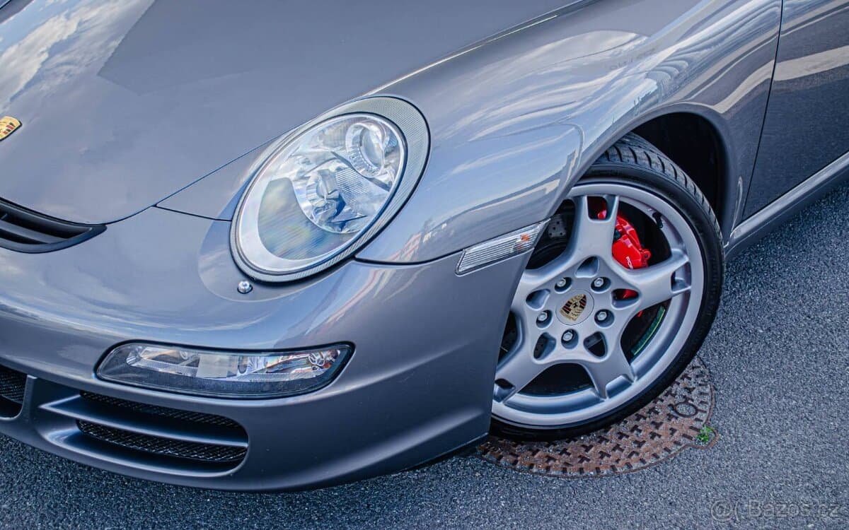 2005 Porsche 911 - 10