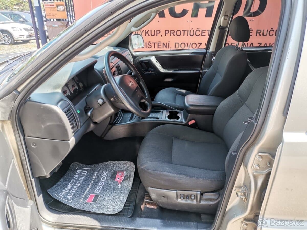 2004 Jeep CHEROKEE - 10