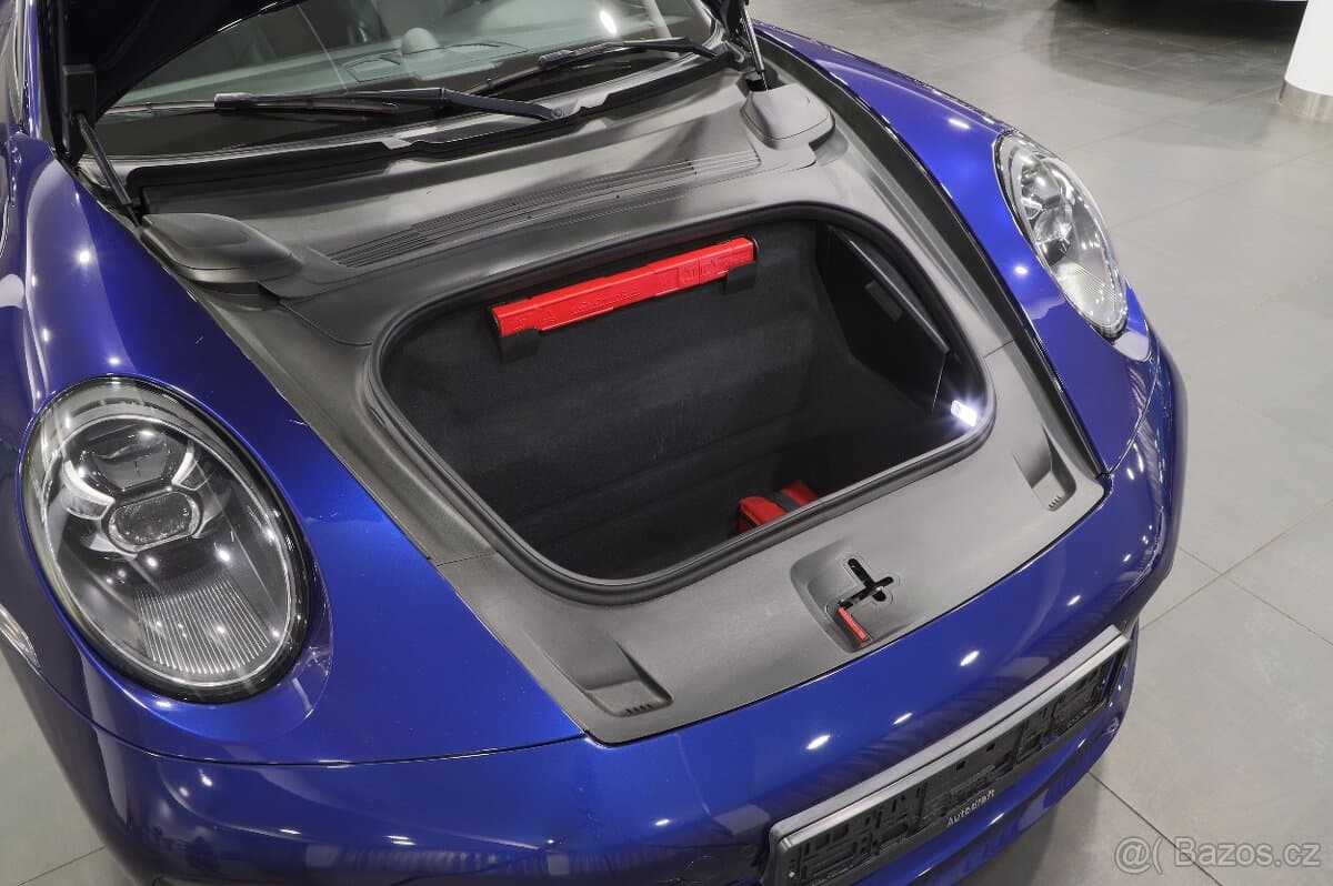 2021 Porsche 911 - 10