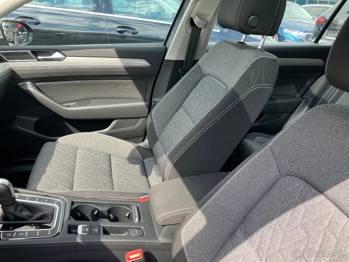 2023 Volkswagen PASSAT - 10