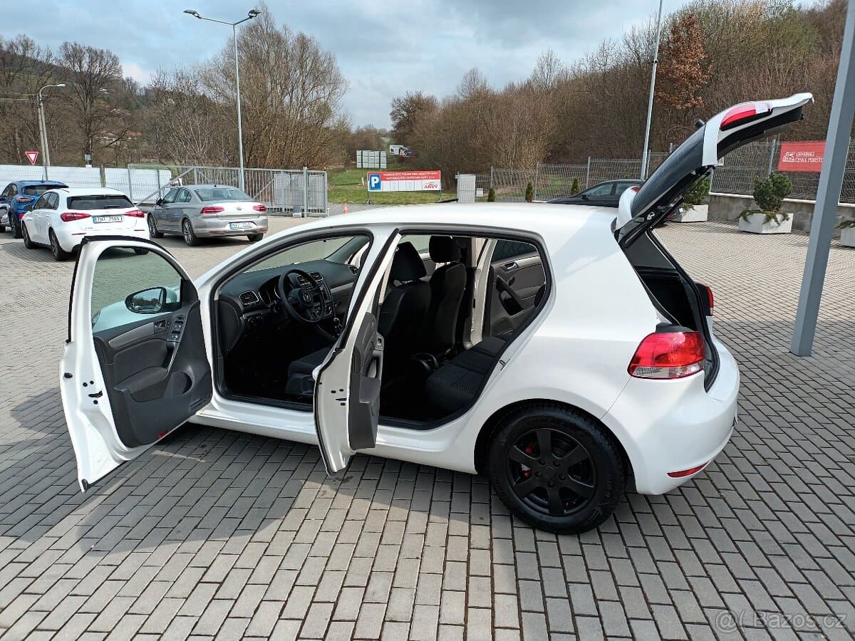 2011 Volkswagen GOLF - 10