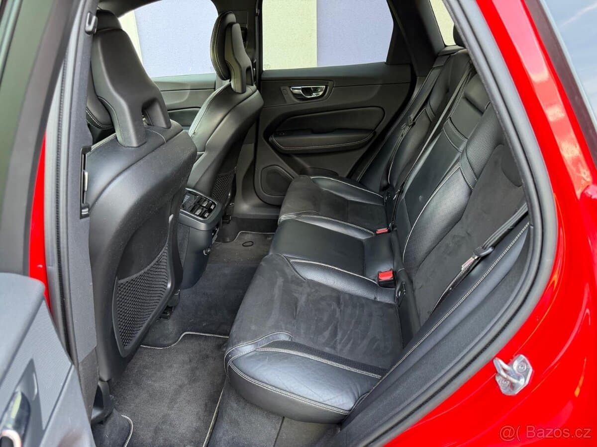 2018 Volvo XC60 - 10