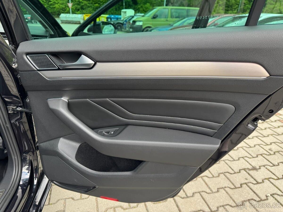 2021 Volkswagen PASSAT - 10