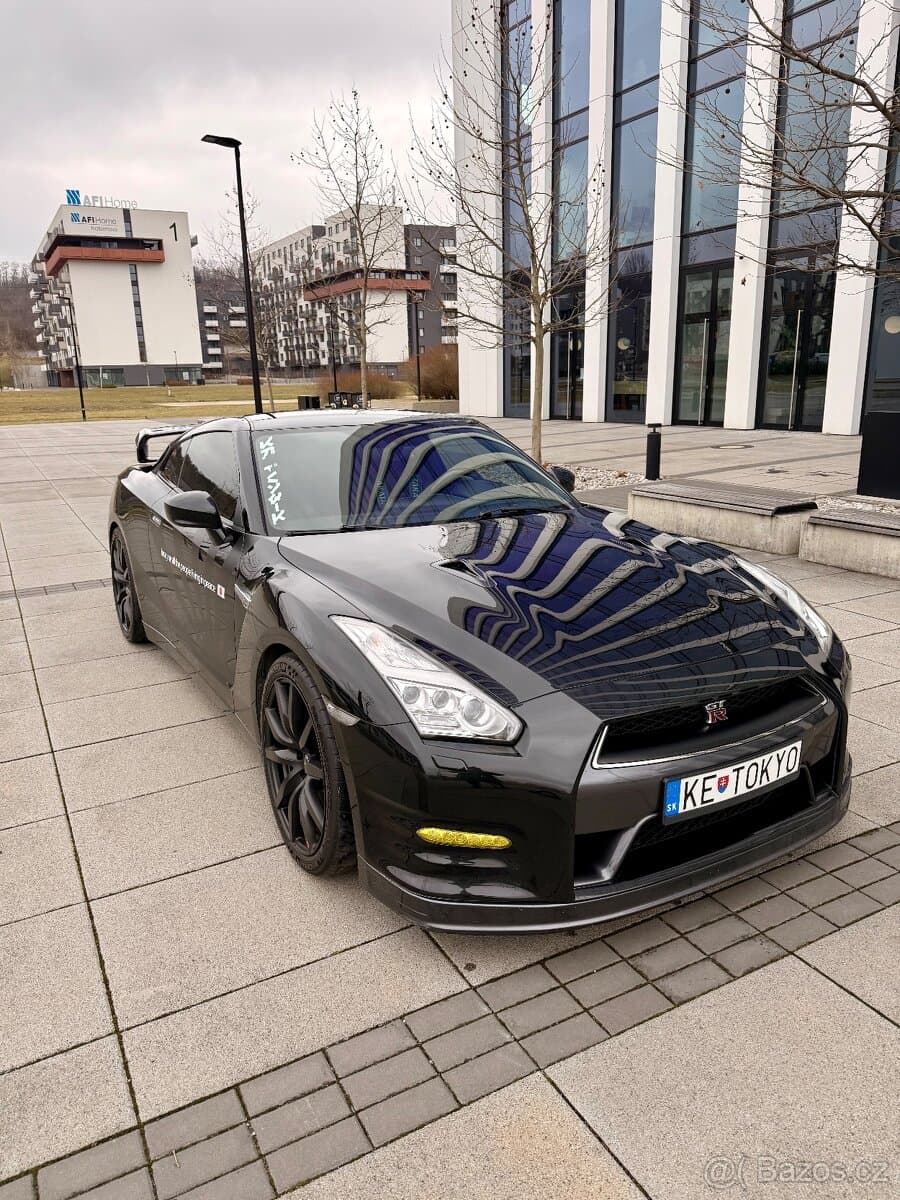 2014 Nissan GT-R - 10