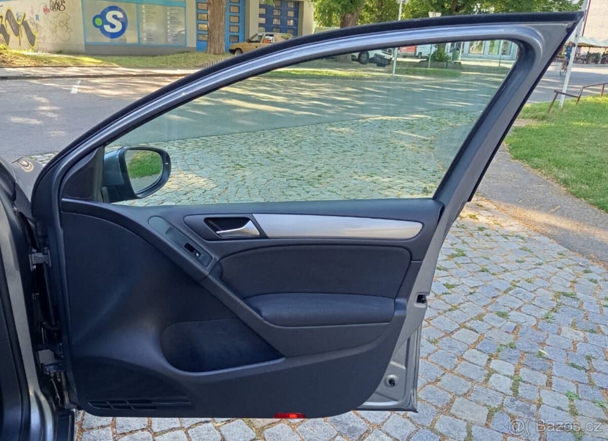 2011 Volkswagen GOLF - 10