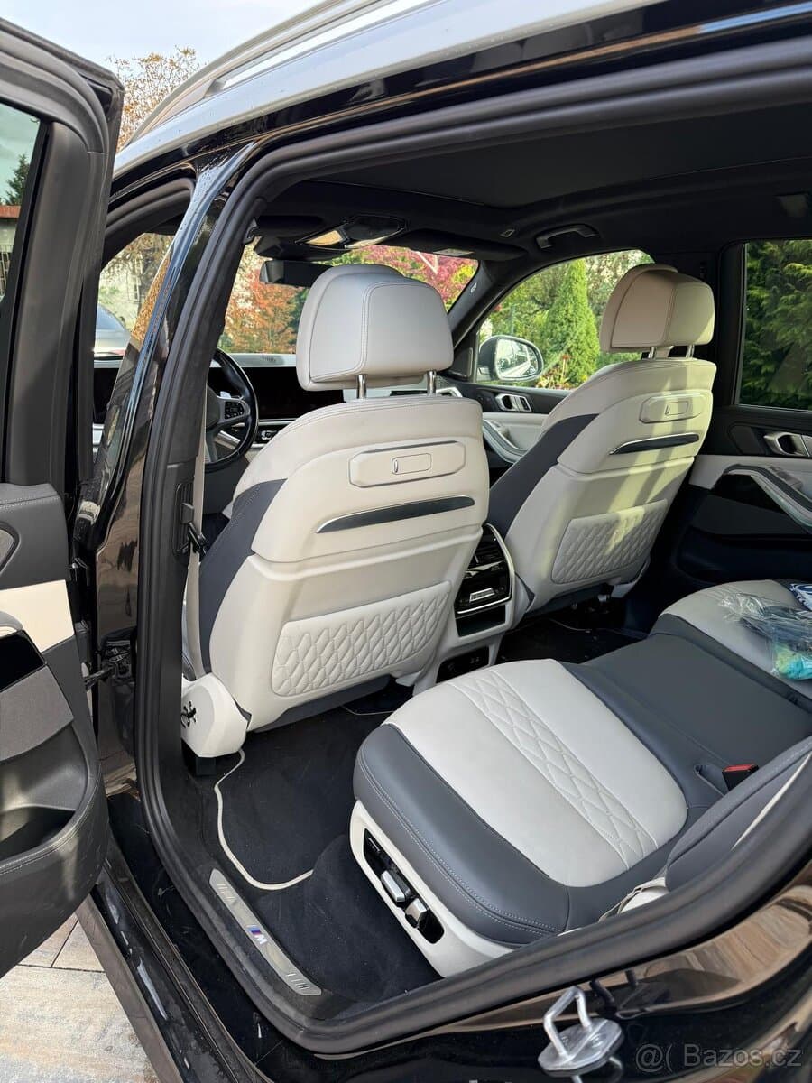 2022 BMW X7 - 10