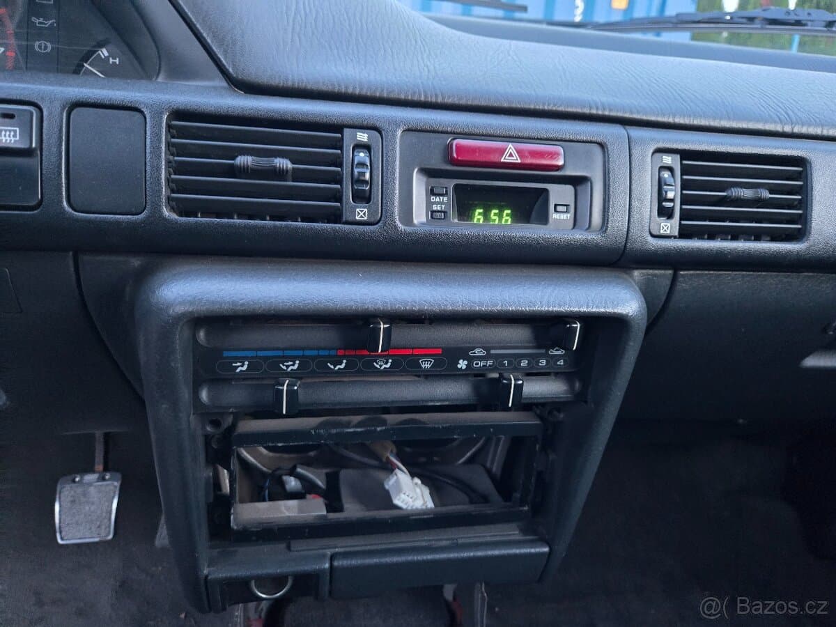 1990 Mazda 323 - 10