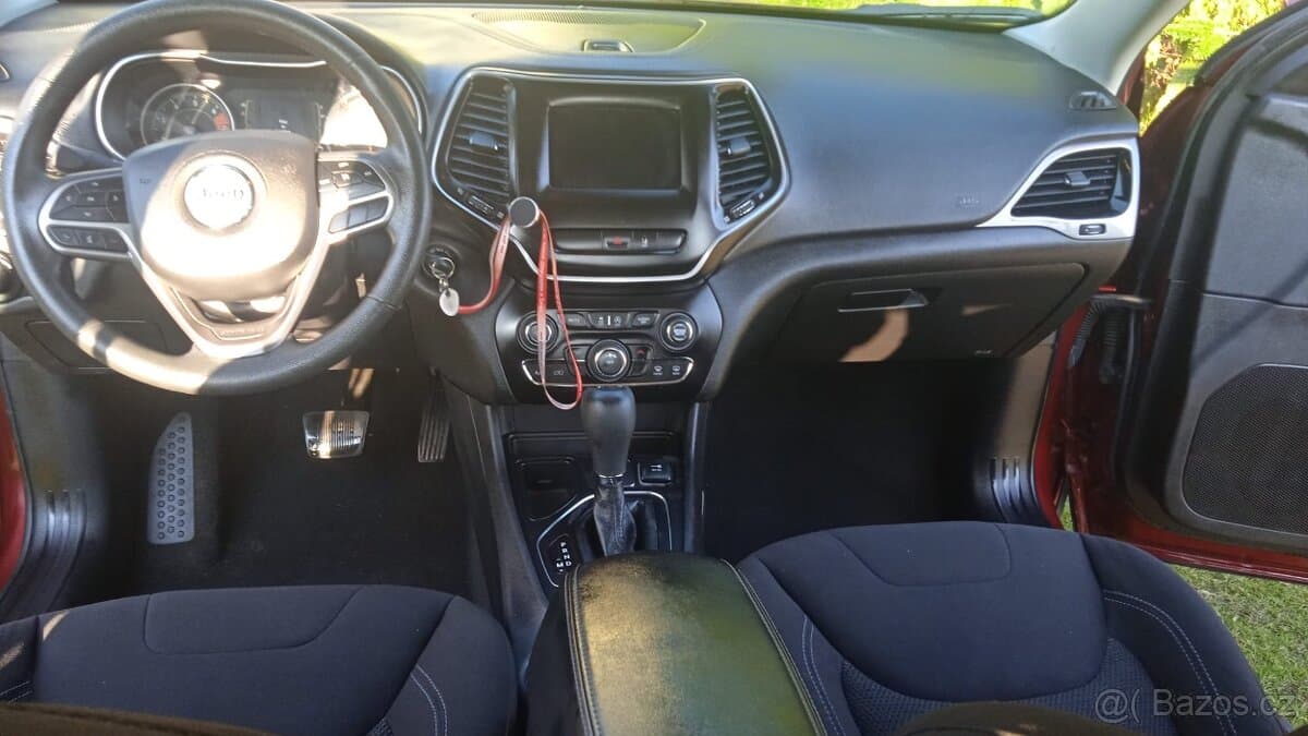 2021 Jeep CHEROKEE - 10