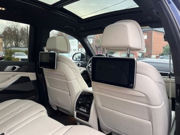 2020 BMW X7 - 10