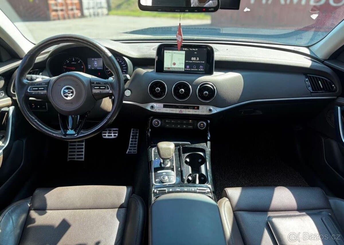 2018 Kia STINGER - 10