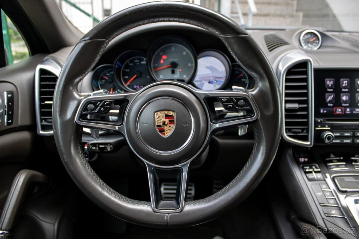 2017 Porsche CAYENNE - 10