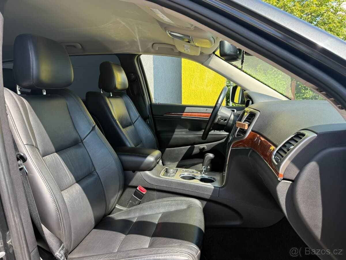 2011 Jeep CHEROKEE - 10