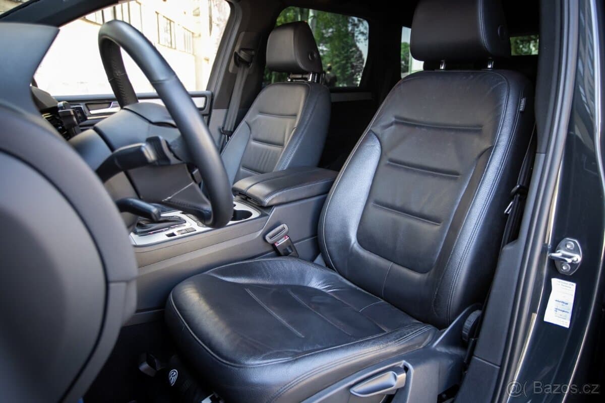 2011 Volkswagen TOUAREG - 10
