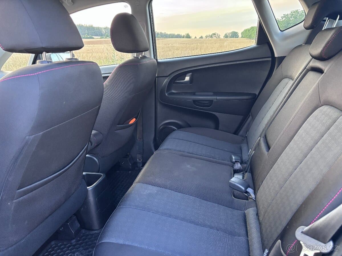 2019 Kia VENGA - 10