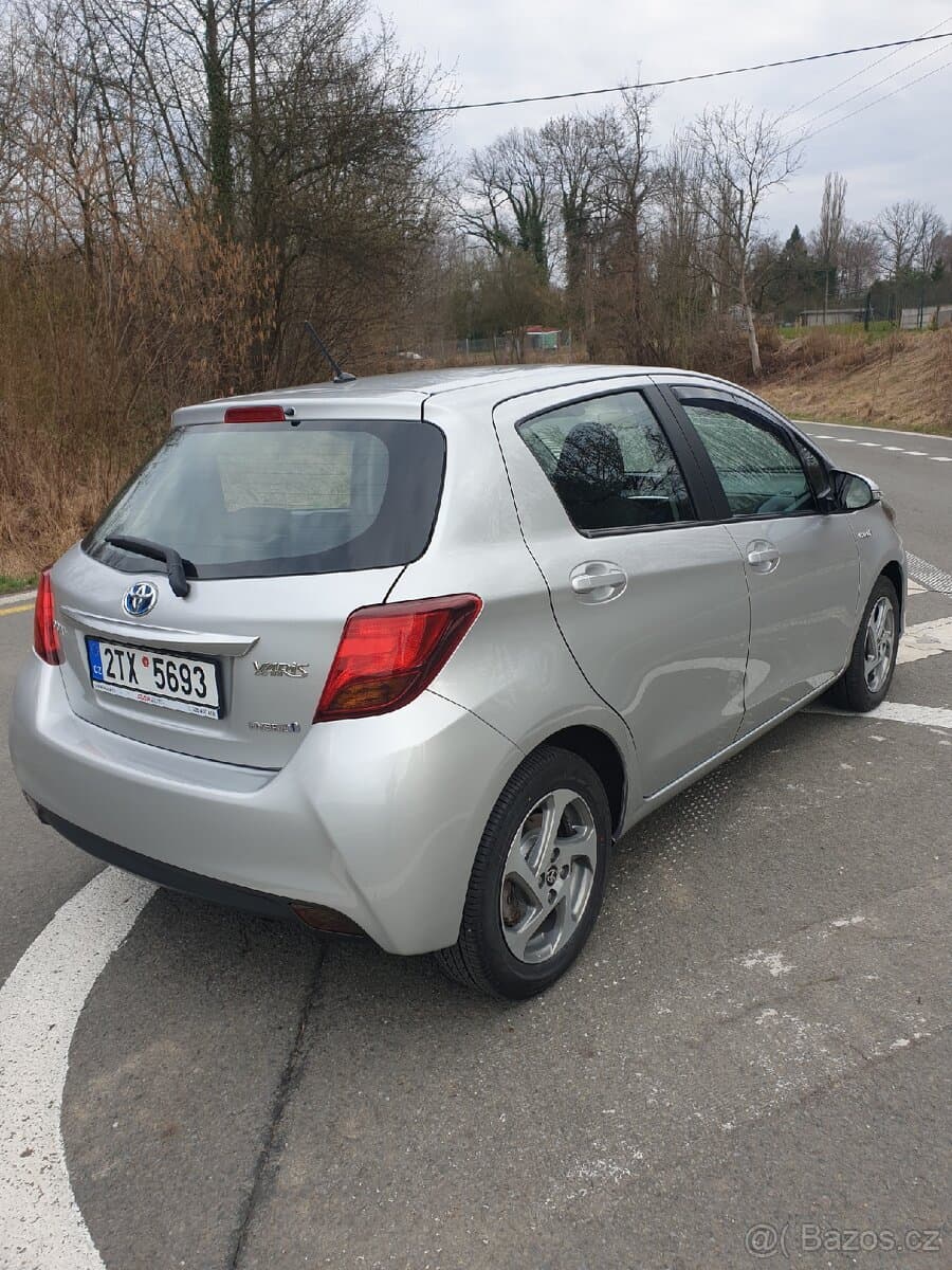 2015 Toyota YARIS - 10