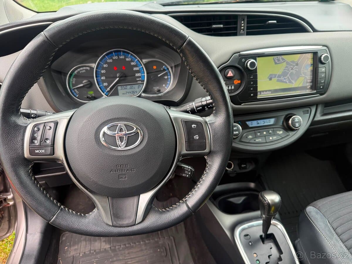 2014 Toyota YARIS - 10